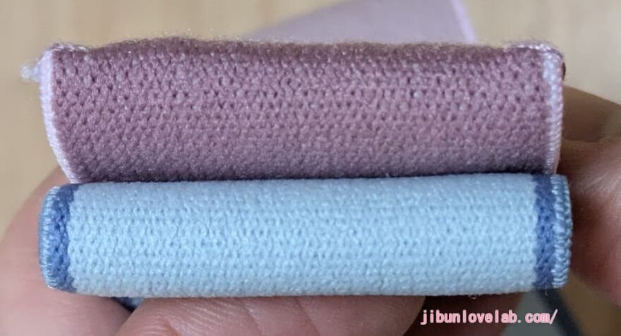 うちヨガのストレッチバンドとAmazon代替品の横幅が同じとわかる写真